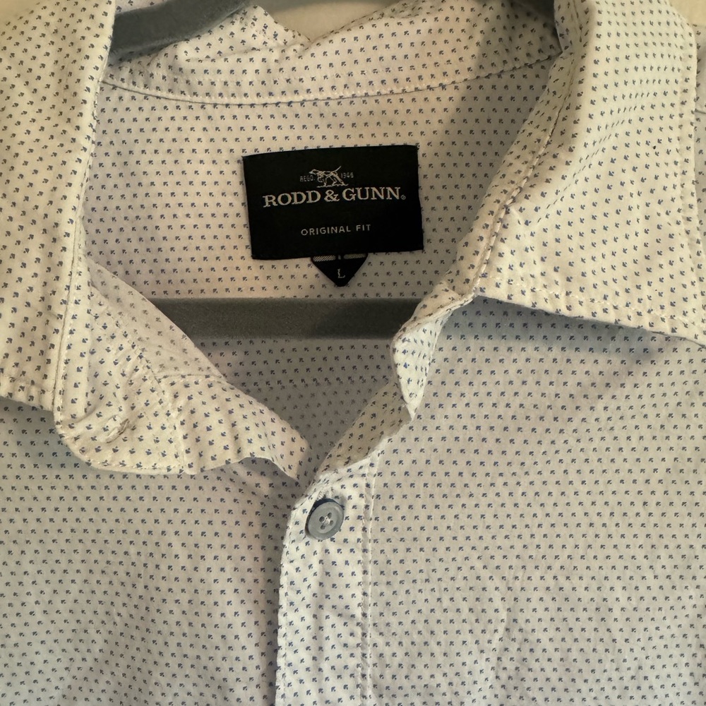 Rodd & Gunn Men's White and Blue Patterned Shirt